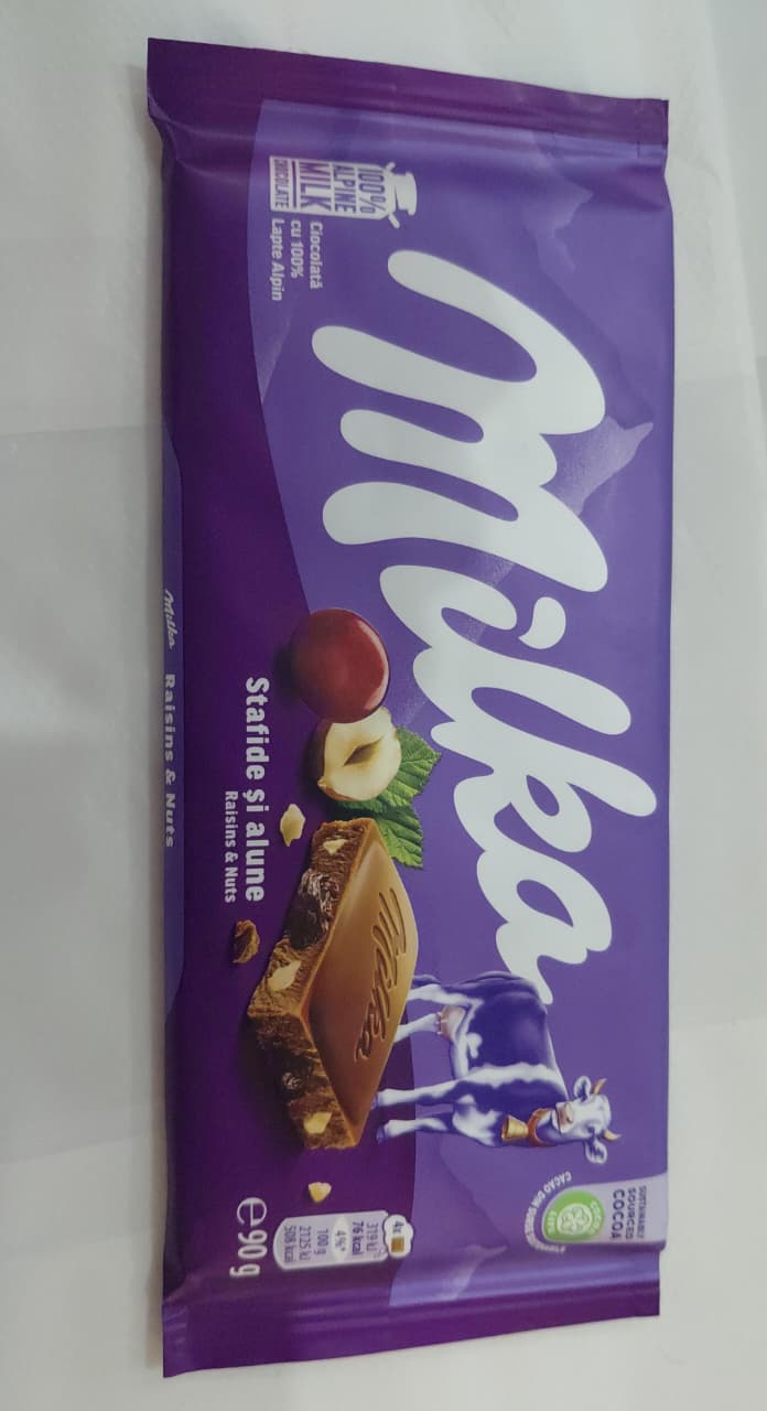 Milka Raisins and Nuts 100g